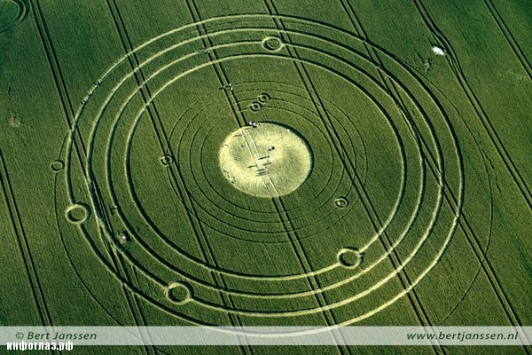 Загадочные круги на полях – 60 интересных фотографий