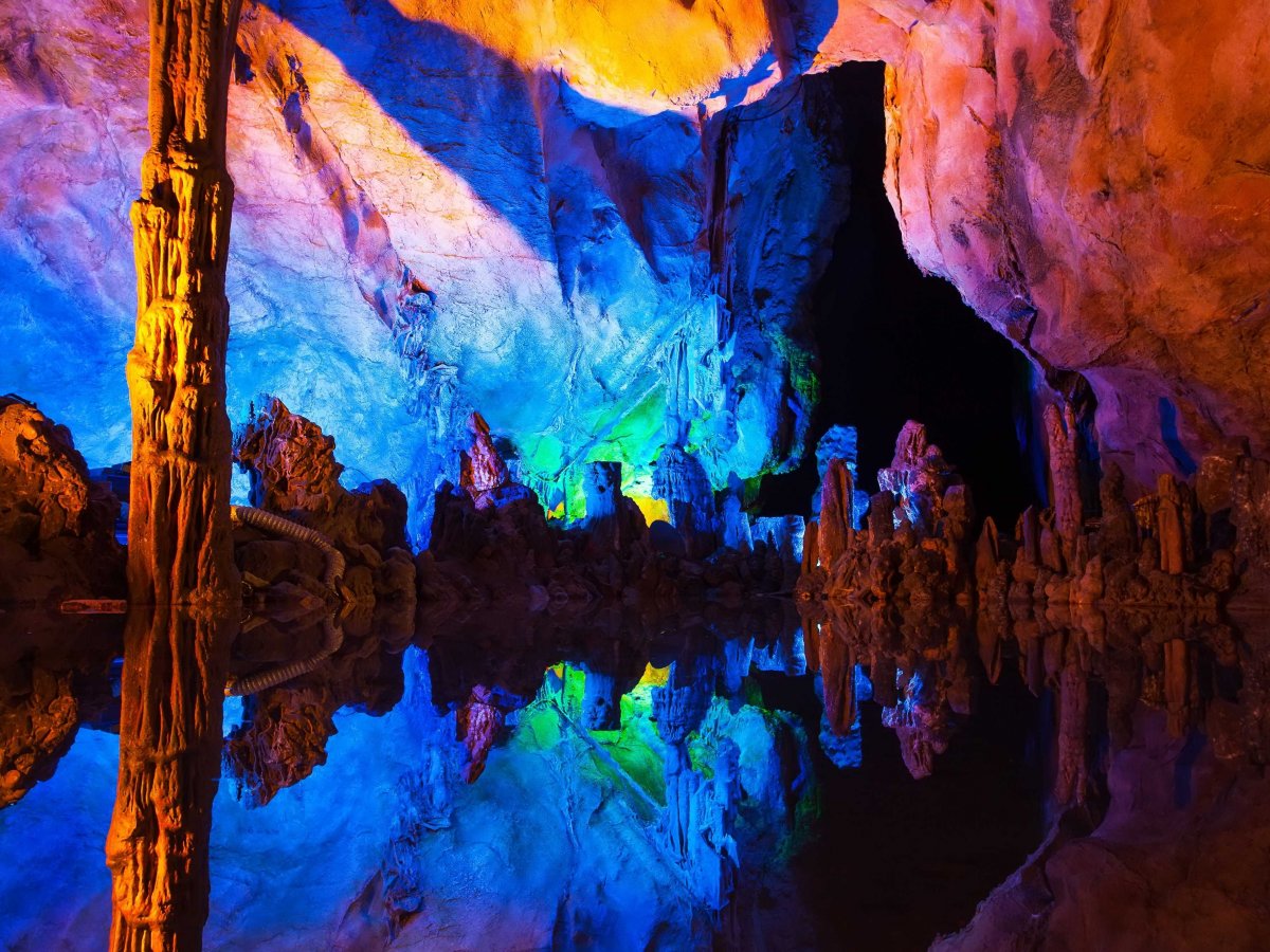 explore-the-illuminated-stalagmites-and-stalactites-of-the-reed-flute-cave-in-guilin