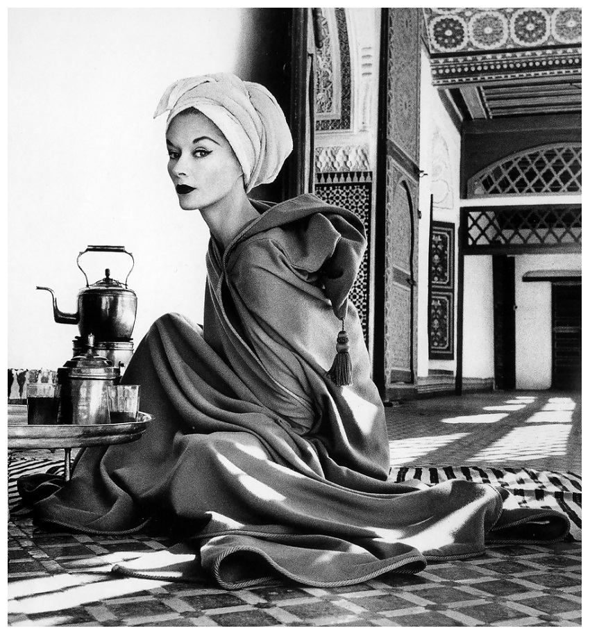 con Lisa Fonssagrives in robe by Jean Dèsses, La Bahia Palace in Marrakech, Morocco, 1951, photo by Irving Penn, published in Vogue, January 1952.jpg con Lisa Fonssagrives in robe by Jean Dèsses, La Bahia Palace in Marrakech, Morocco, 1951, photo by Irving Penn, published in Vogue, January 1952.jpg