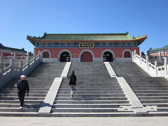 1280px-Tian_Men_Shan_Temple_2 (700x525, 72Kb)