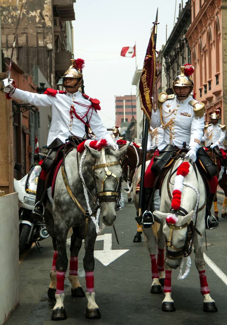 Драгуны с конскими хвостами: Президентская гвардия Перу (32)