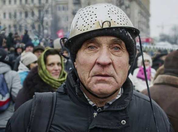 Кастрюли на голову - мозги в мусорное ведро. Два года знаковому перформансу Кастрюли на голову - мозги в мусорное ведро. Два года знаковому перформансу