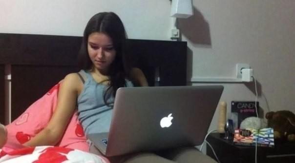 26 безумных фотографий девушек, которые не должны были попасть в интернет (26 фото)