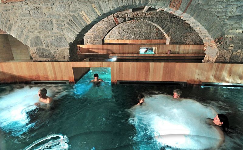    - (Thermalbad & Spa Zürich)  , 