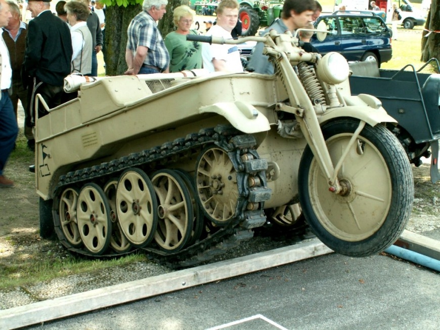 Немецкий гусеничный мототягач гусеничный мотоцикл, мото, мототягач