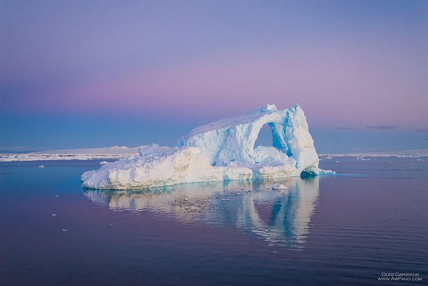 Тающий айсберг  Антарктика, фотография