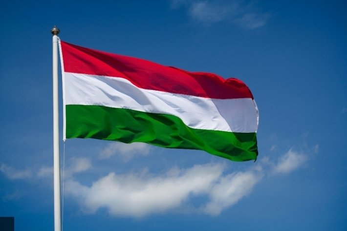 СМИ: Венгрия выдает паспорта гражданам Украины и просит не разглашать об этом властям