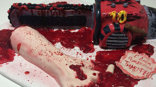 Органы опеки в Кирове занялись семьей, подарившей сыну «кровавый» торт