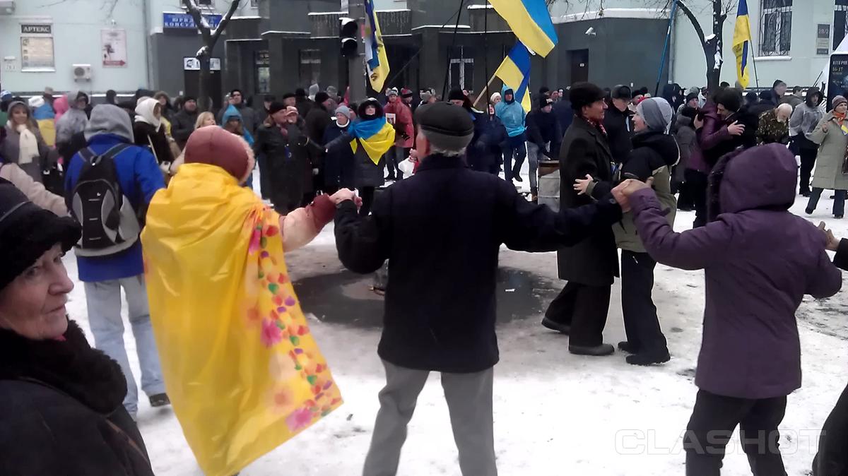 майдан, киев, украина, хоровод, радость, евросоюз. Clashot - мобильные репортажи