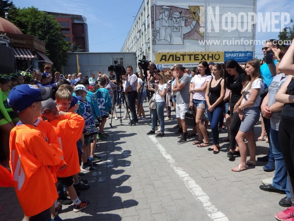 Митинг возле торгового центра «Муссон»