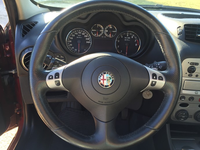 АВТОПОХВАСТУШКИ. Alfa Romeo 147: мы ведь любим итальянские вещи... АВТОПОХВАСТУШКИ. Alfa Romeo 147: мы ведь любим итальянские вещи...