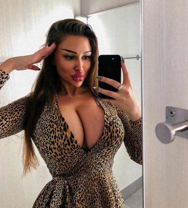 Модель Катя из Ростова так усовершенствовала себя, что теперь на нее и домкратом не поднимешь Модель Катя из Ростова так усовершенствовала себя, что теперь на нее и домкратом не поднимешь