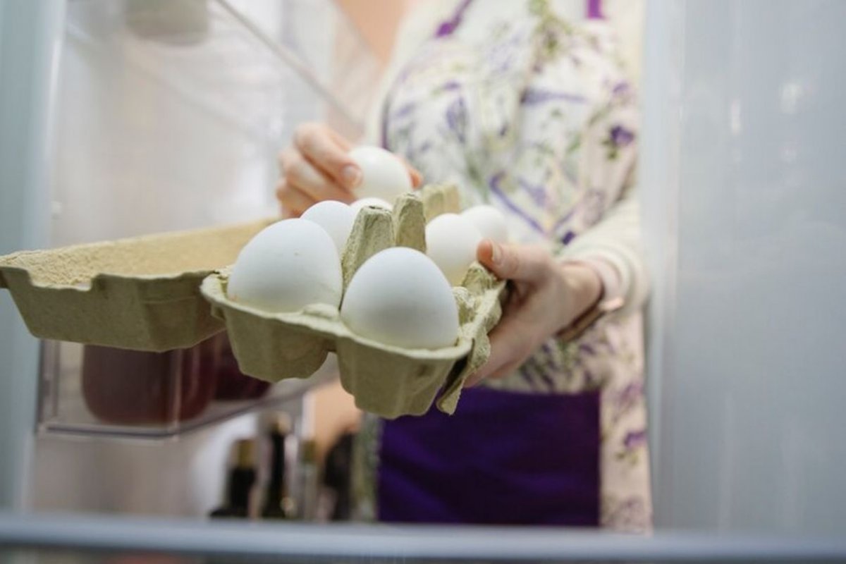 Врач Кашух: во избежание сальмонеллеза не нужно мыть перед готовкой яйца и мясо