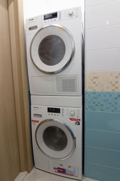 Стиральная машина Miele в гостевом санузле Ещё один вариант расположения трубопровода в санузле