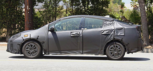 Toyota покажет новое поколение Prius 8 сентября Toyota покажет новое поколение Prius 8 сентября