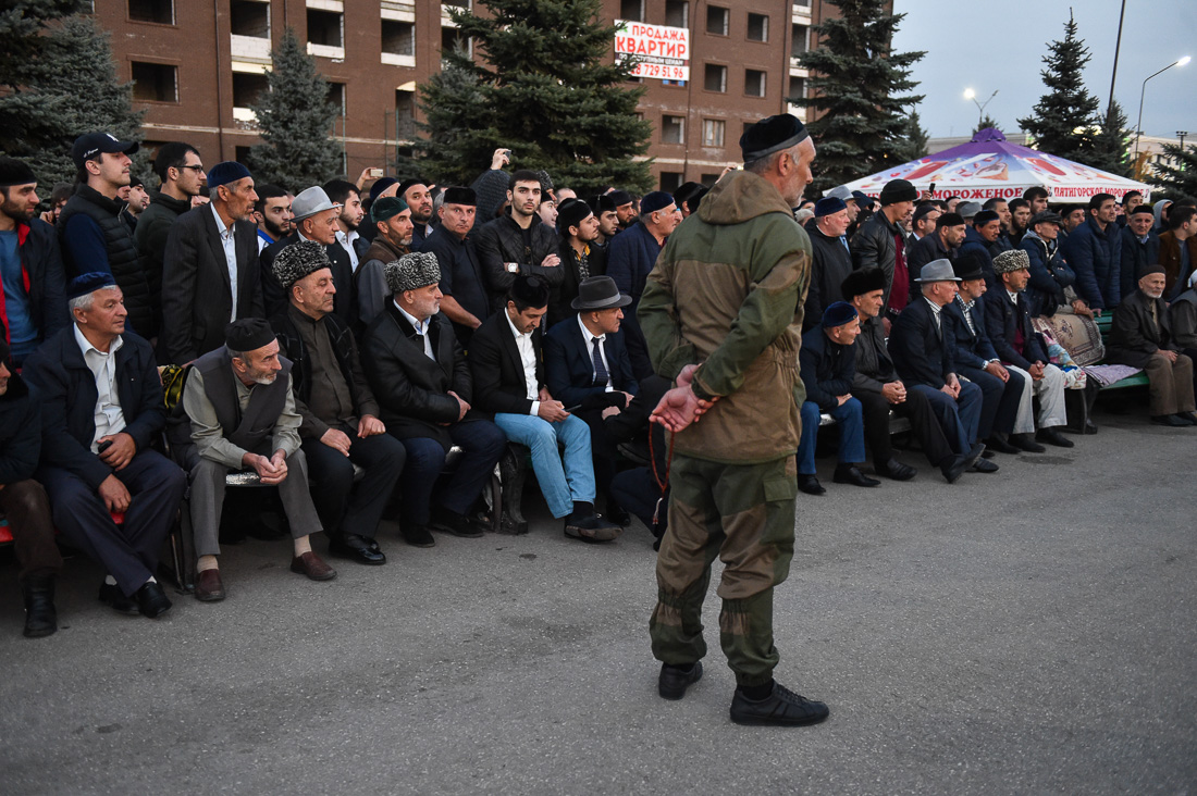 Протест спускается с гор Протест спускается с гор