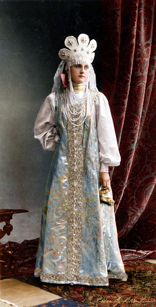 Гости костюмированного бала Романовых в раскрашенных фотографиях 1903 года