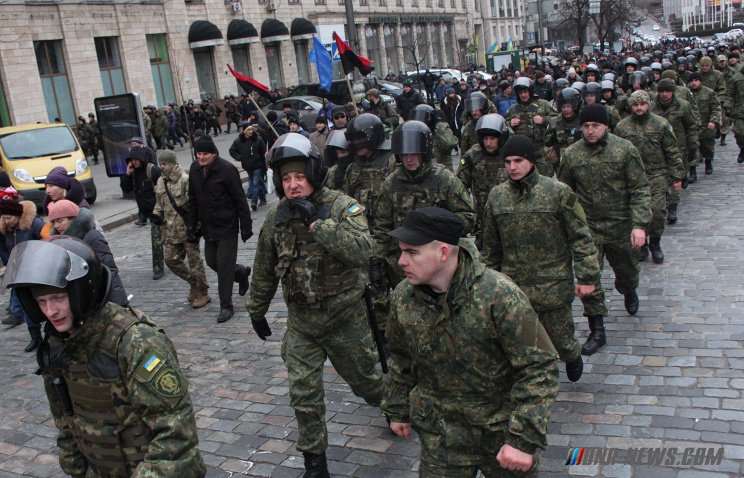 МОЛНИЯ: В Киеве объявлена революционная ситуация, батальоны стекаются на третий Майдан
