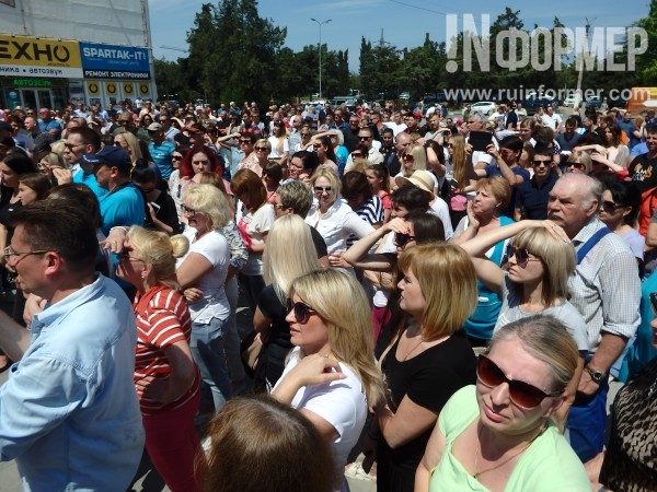 Митинг возле торгового центра «Муссон»