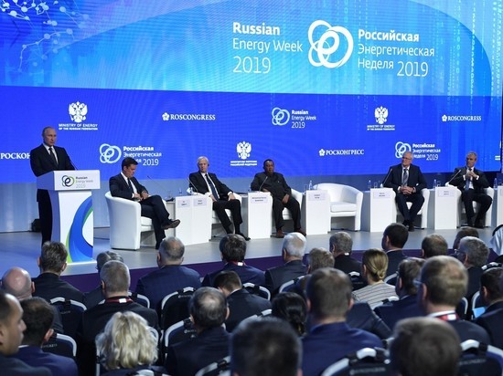 Путин предложил защитить Россию от доллара: эксперты оценили последствия Путин предложил защитить Россию от доллара: эксперты оценили последствия