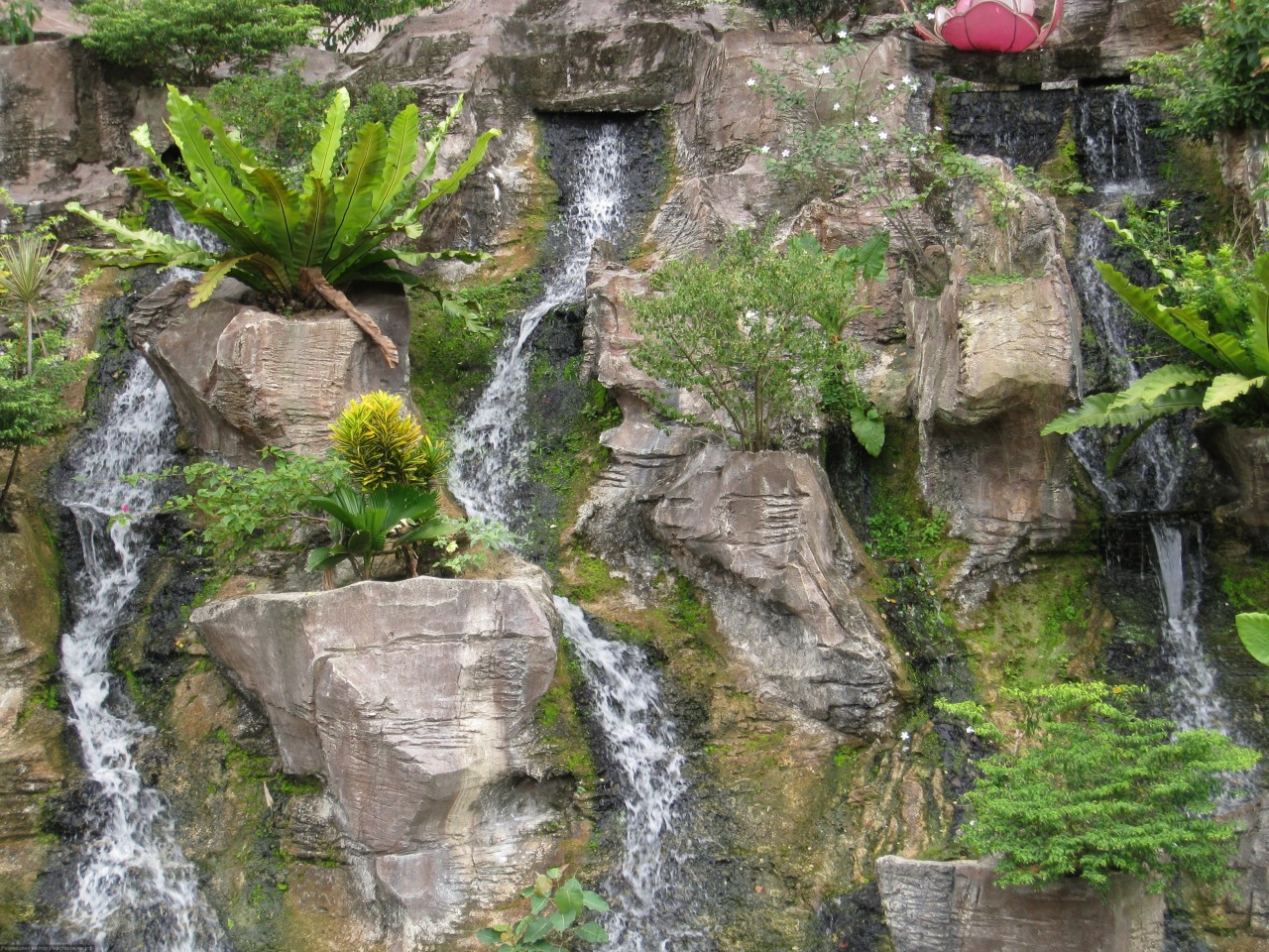 Пещеры Бату Кейвс (Batu Caves). Индонезия. Пещеры Бату Кейвс (Batu Caves). Индонезия.