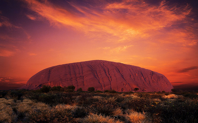 Скала Улуру (Айерс Рок),  Австралия. Фото /Uluru (Ayers Rock), Australia