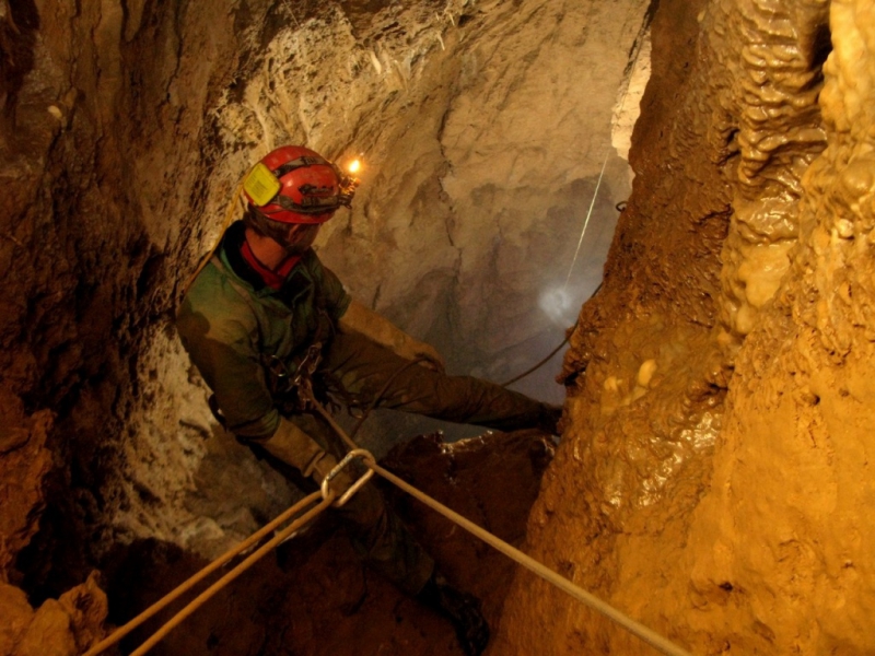 Corvo Cave - a caverna mais profunda do mundo Corvo Cave, Abkhazia, no mundo, caverna