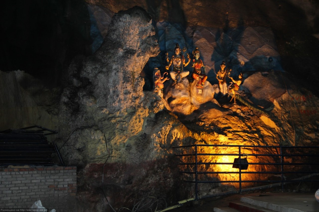 Пещеры Бату Кейвс (Batu Caves). Индонезия. Пещеры Бату Кейвс (Batu Caves). Индонезия.