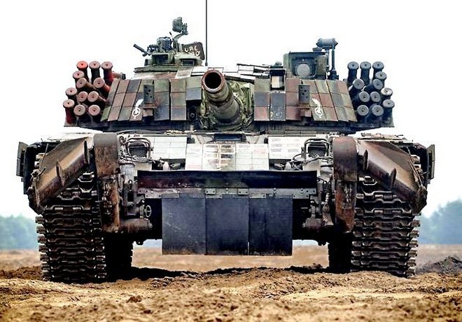 Польша под давлением США передает Украине 300 танков Т-72 с экипажами