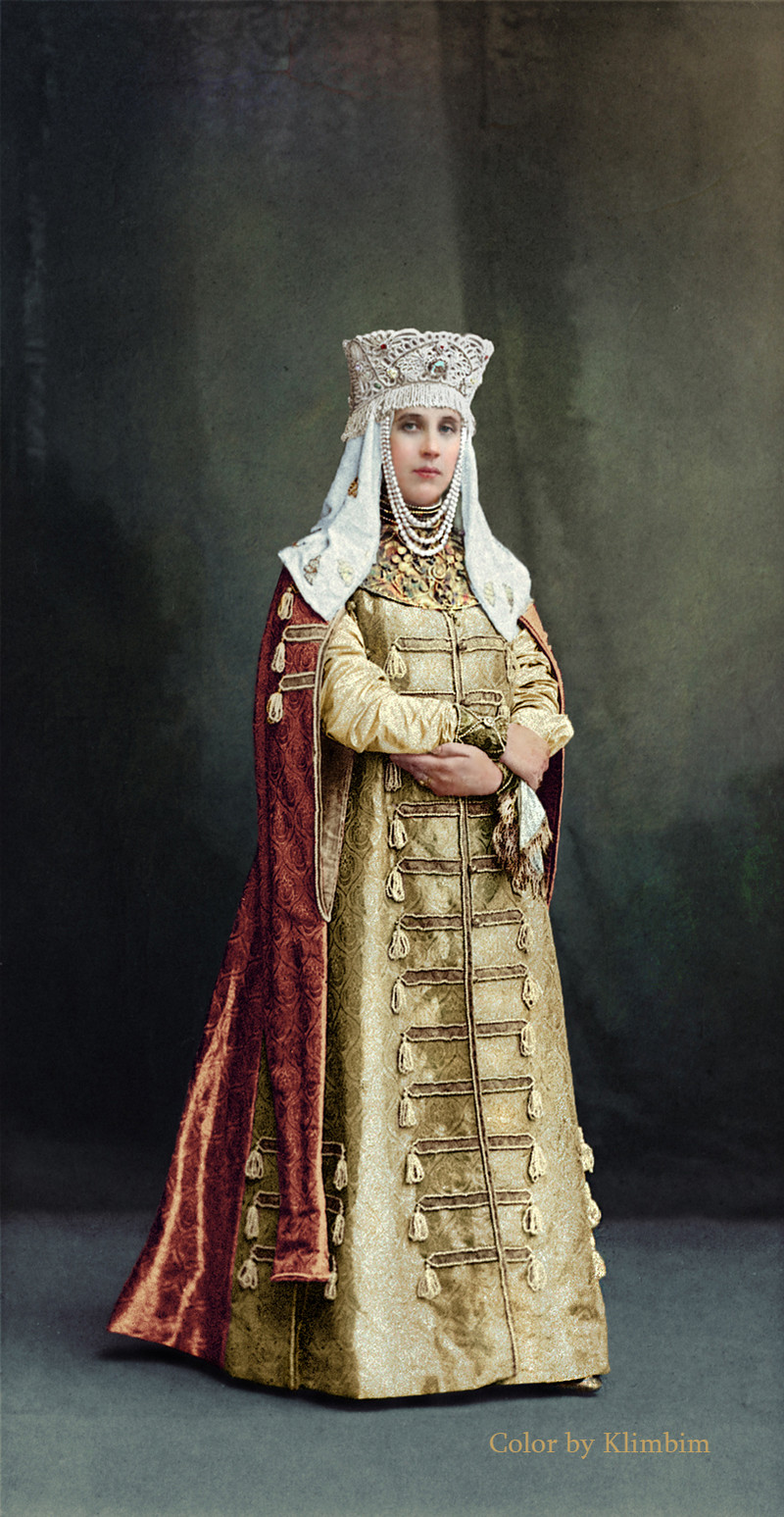Гости костюмированного бала Романовых в раскрашенных фотографиях 1903 года