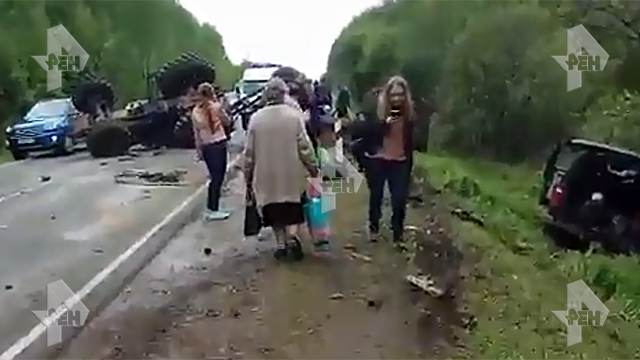 Видео с места ДТП в Кировской области, где пострадали шесть человек