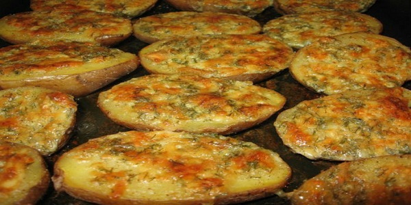 Как вкусно запечь картошку в духовке с луком Как вкусно запечь картошку в духовке с луком