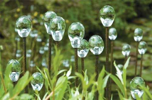 I love these glass waterdrops on rebar. garden art ideas art in gardens from hillier gardens art in the gardens 500x332