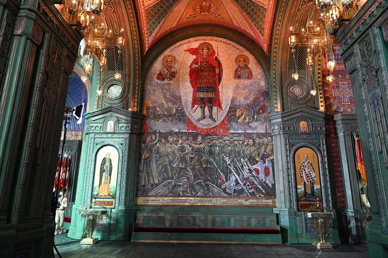 Освящен главный храм российской армии. Бой в защиту исторической памяти продолжается