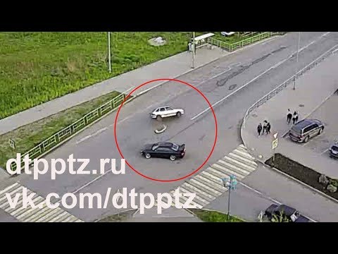 Видео жесткой аварии в Карелии: легковушка оказалась на крыше после ДТП