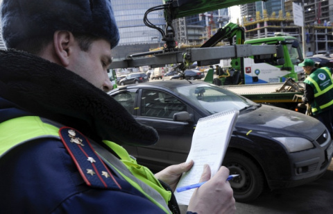 В Госдуме предлагают запретить эвакуацию автомобилей из-под запрещающих знаков