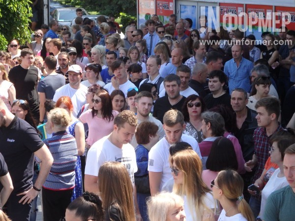 Митинг возле торгового центра «Муссон»