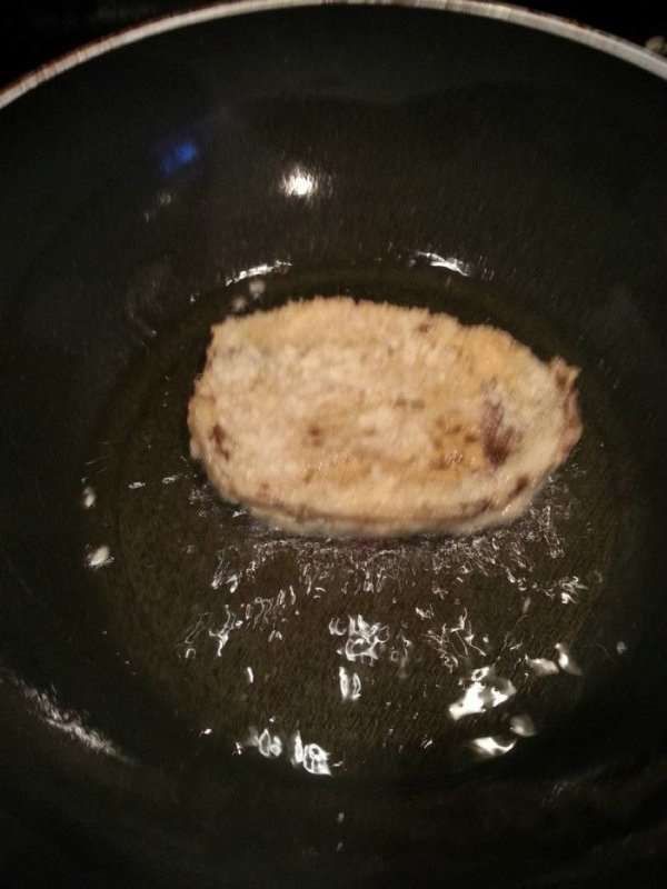 Студент приготовил котлету соседу, тырящему еду из холодильника Студент приготовил котлету соседу, тырящему еду из холодильника еда, находчивость, студент