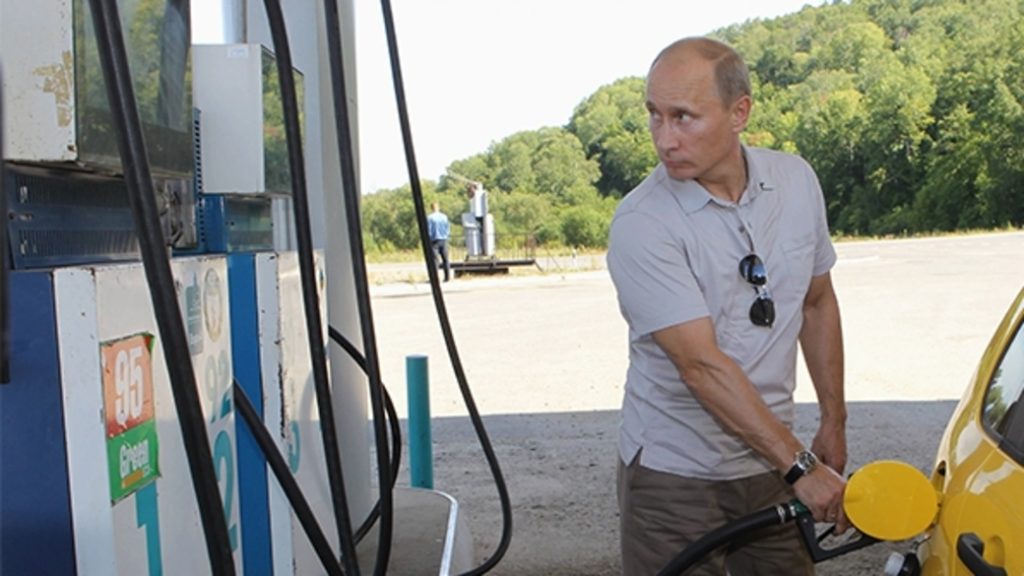"Не уверен - не обгоняй" и другие крылатые выражения Путина во время "Прямой линии" "Не уверен - не обгоняй" и другие крылатые выражения Путина во время "Прямой линии"