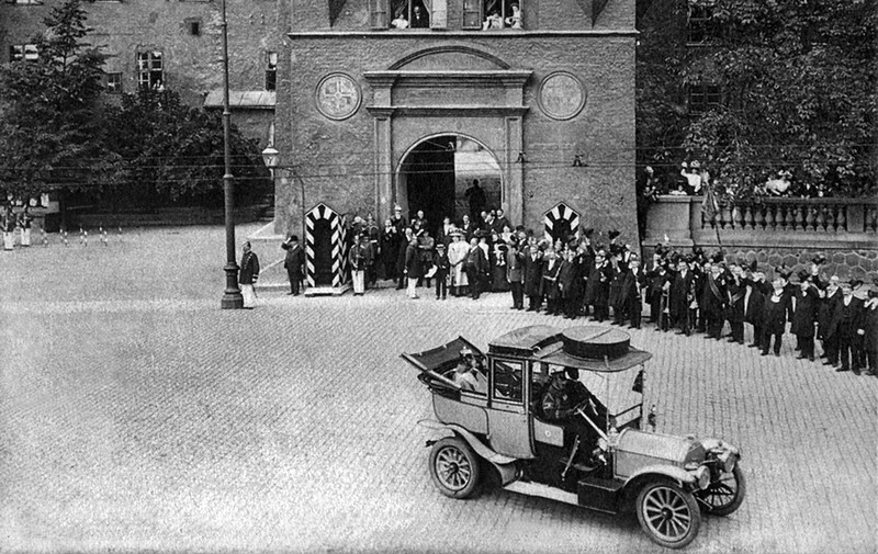 Кайзер возле Кёнигсбергского замка, 1909 (кажется): Кёнигсберг, калинград, ретро фото