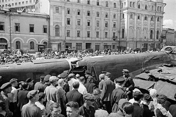 Страницы военной истории: фашистский самолёт в центре Москвы война, история