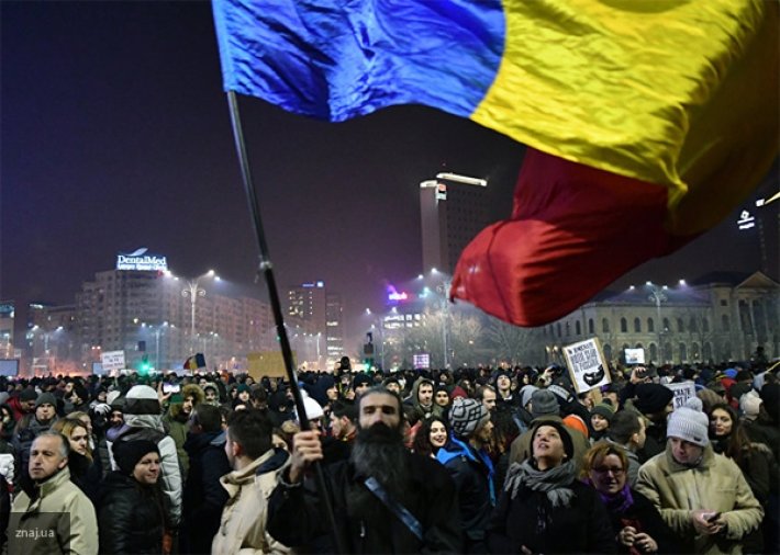 Во время акции протеста в Бухаресте пострадали более 400 человек Во время акции протеста в Бухаресте пострадали более 400 человек