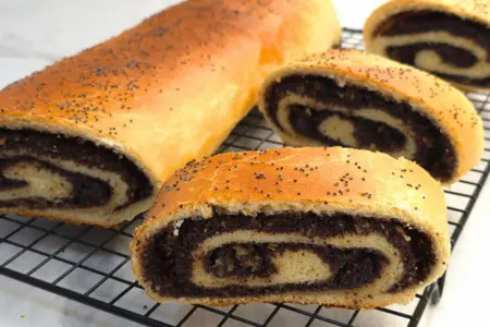 Рецепт постного рулета с изюмом и маком