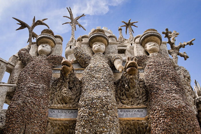 Дворец Le Palais Ideal, построенный обычным почтальоном за 33 года