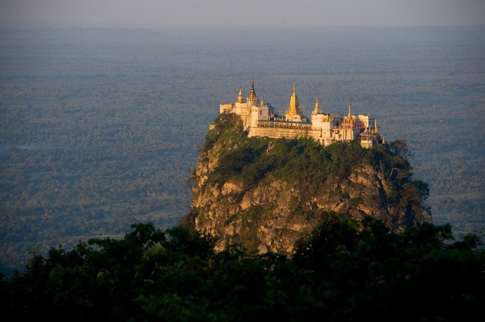 Монастырь Таунг Калат, Мьянма история, факты, храмы