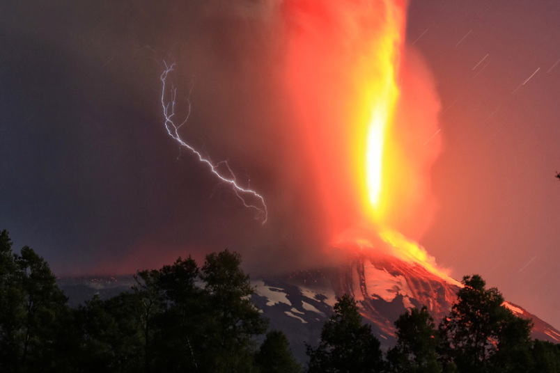 Извержение вулкана Вильярикка, Чили  интересное, фото