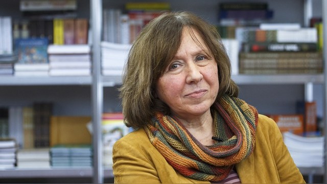 Алексиевич: Российская молодежь — такие же рабы, как их родители