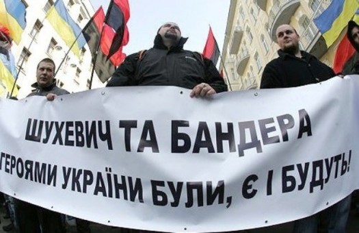 Молятся на Бандеру. В прямом смысле Молятся на Бандеру. В прямом смысле