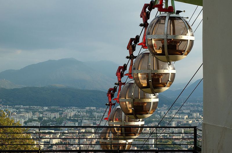 10 самых впечатляющих канатных дорог мира (46 фото)