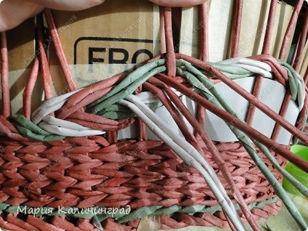 Плетение из газетных трубочек по косой Плетение из газетных трубочек по косой